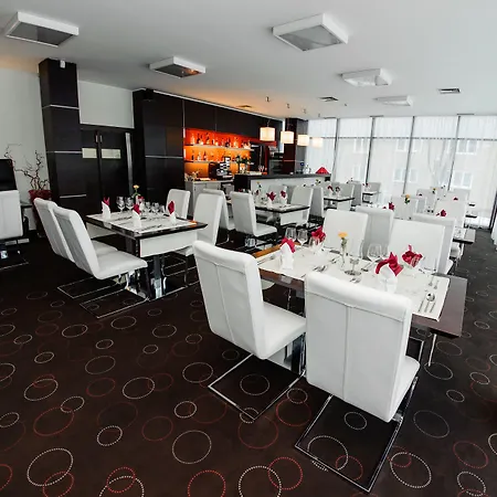 特伦钦马格努斯酒店 4*